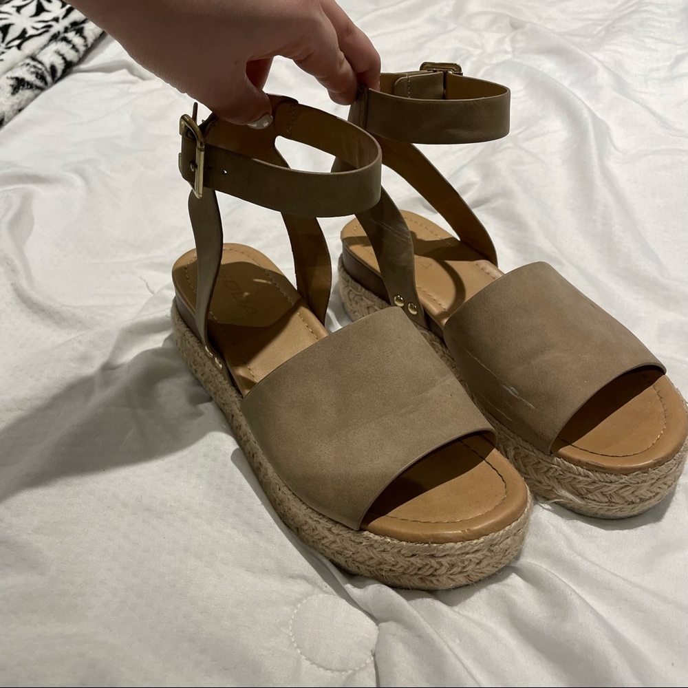 Platform sandals